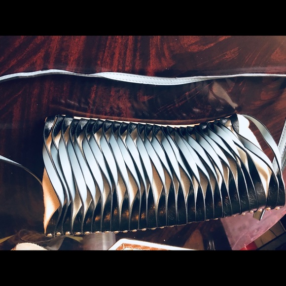 💥🎊🎉💎Gorgeous axel purse for women🎉💎💎💥 - Picture 3 of 7